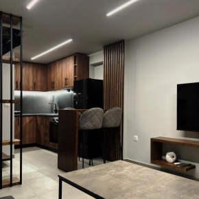 Redwood Suite, Wooden Suites